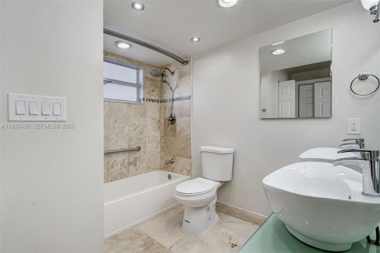 121 Golden Isles Dr, Unit 607, Hallandale Beach, FL 33009 Photo