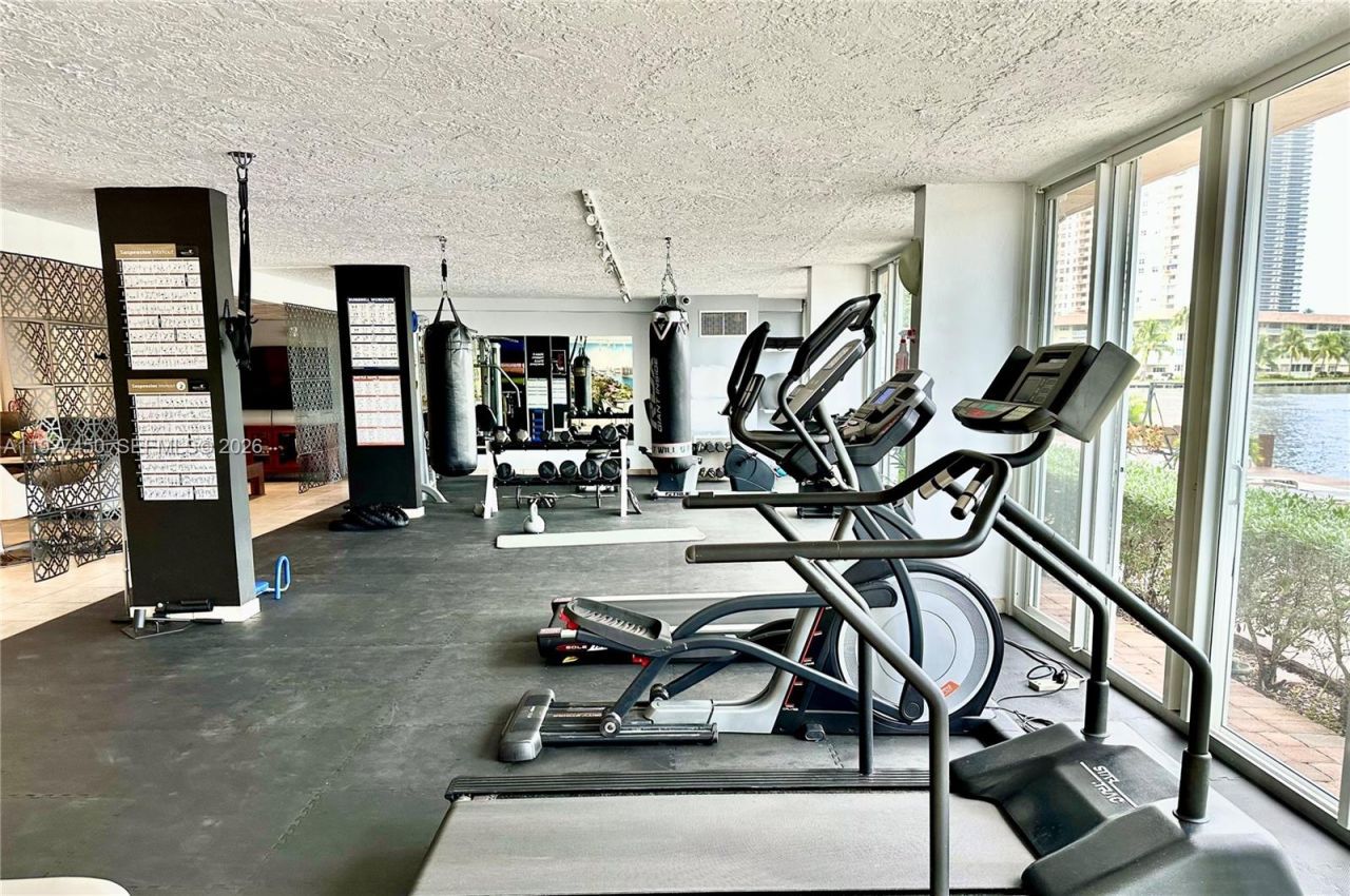 121 Golden Isles Dr, Unit 607, Hallandale Beach, FL 33009 Photo