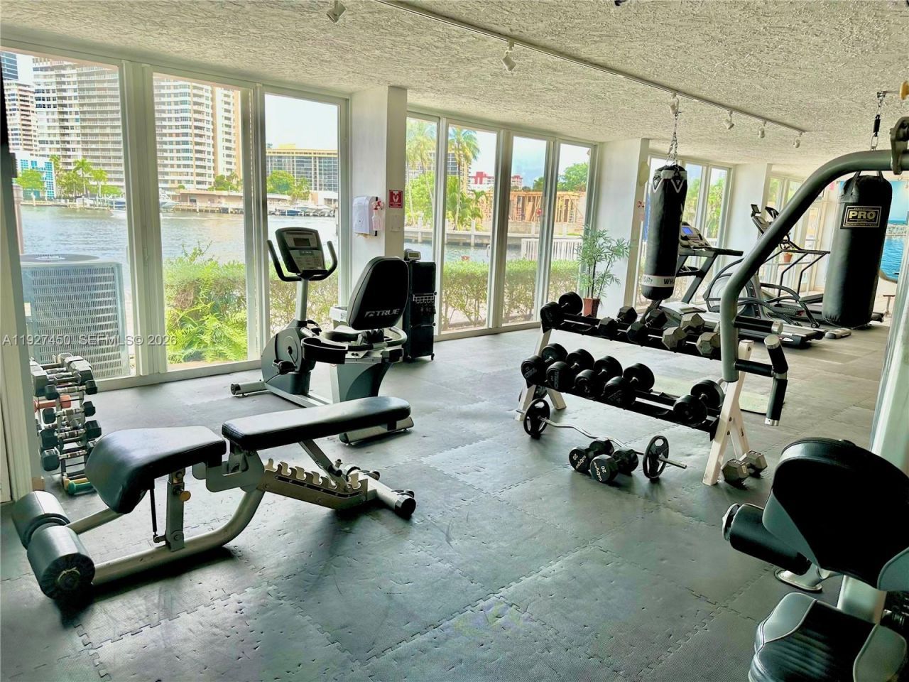 121 Golden Isles Dr, Unit 607, Hallandale Beach, FL 33009 Photo