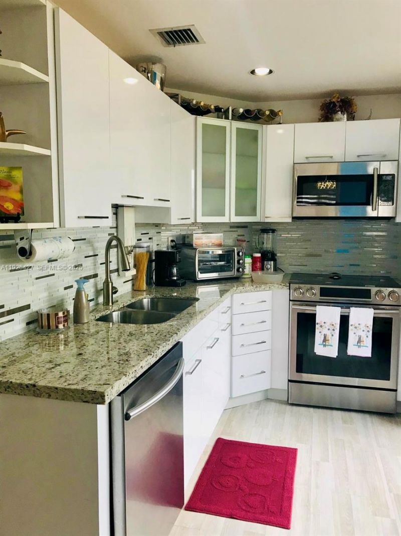 5072 NW 115th Ct, Doral, FL 33178 Photo