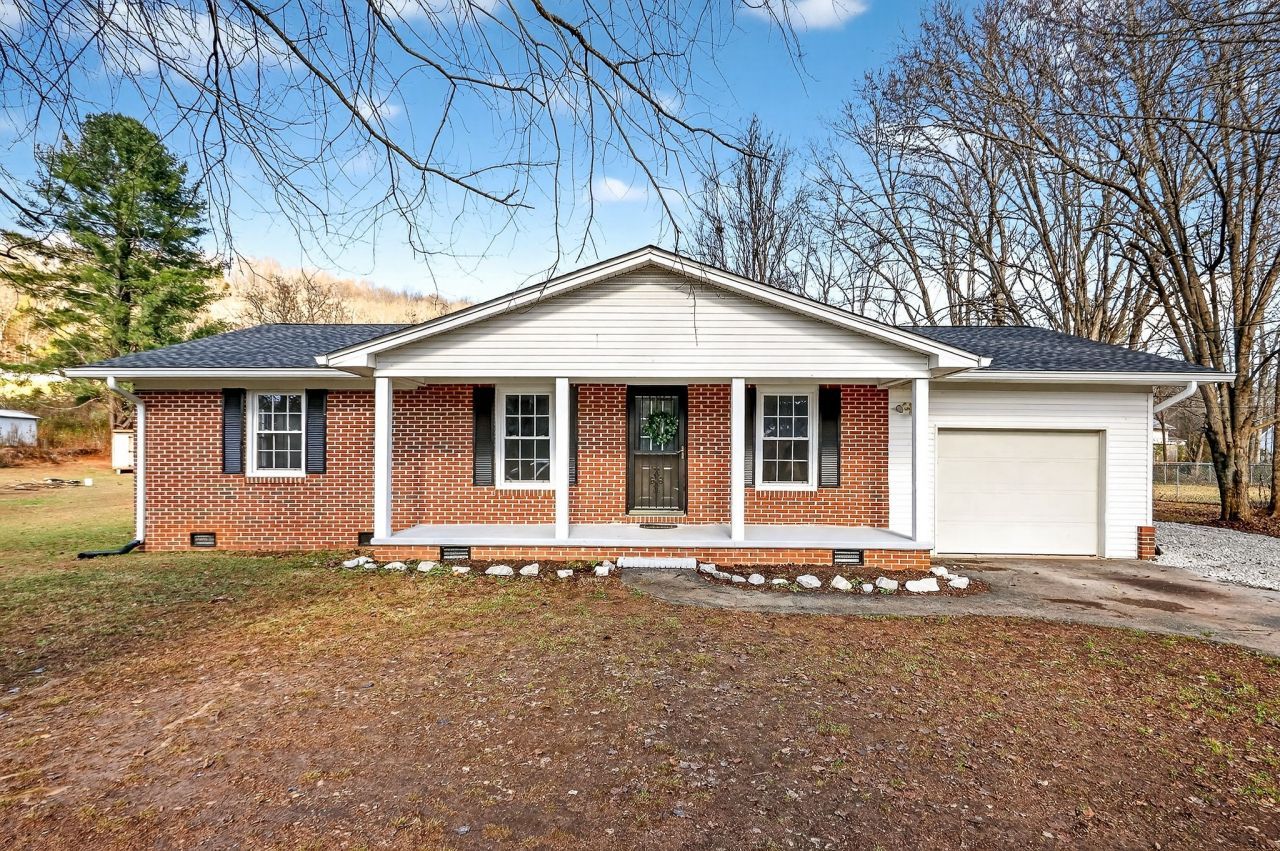 396 Jefferson Ave, Sparta, TN 38583 Main Photo