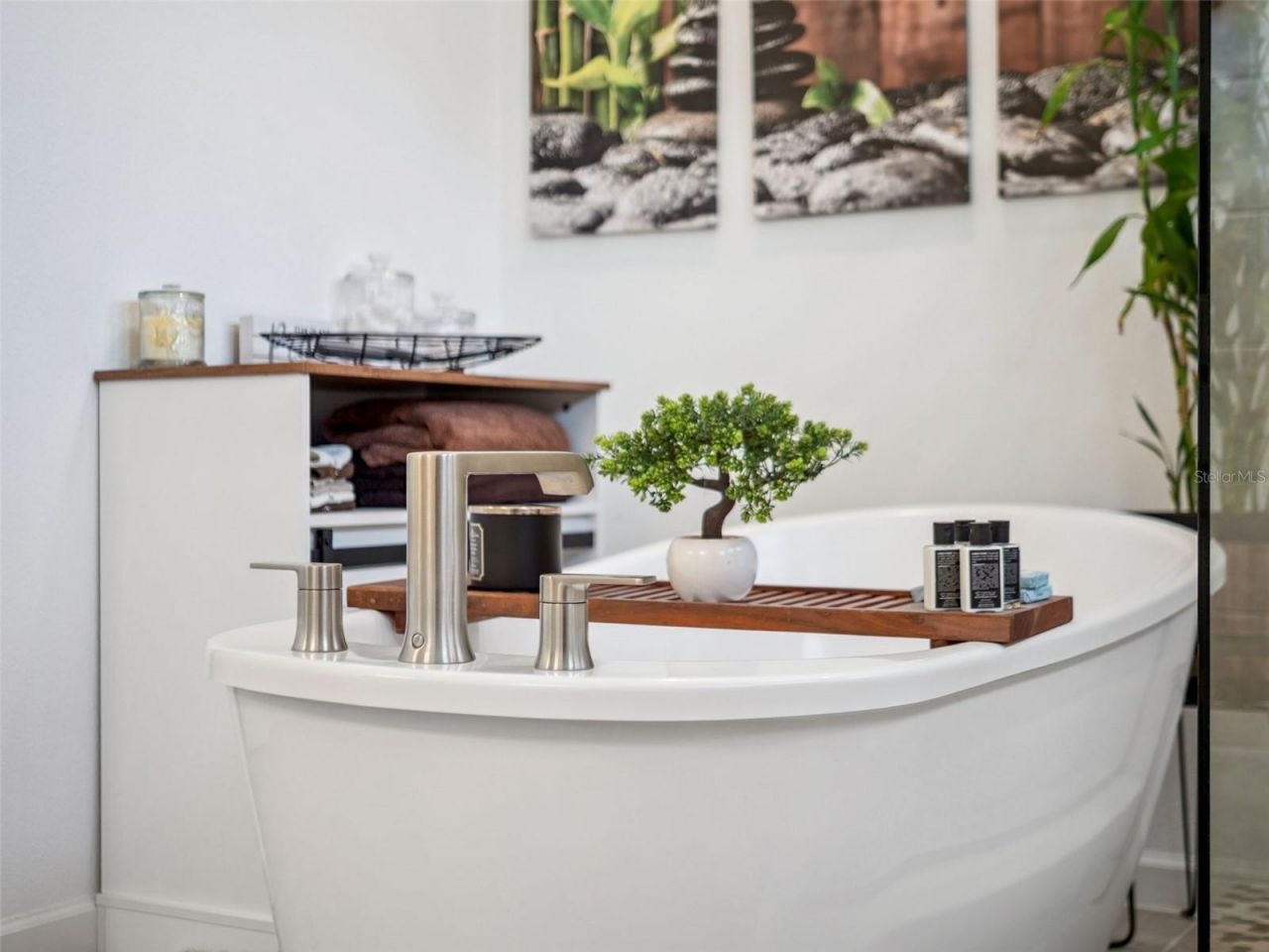 591 Via Bella Court, Howey in the Hills, FL 34737 Photo