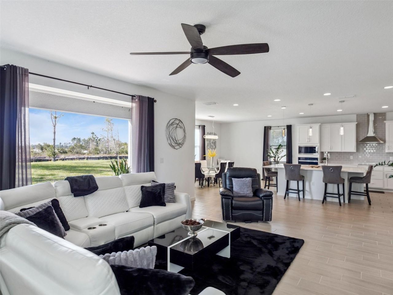 591 Via Bella Court, Howey in the Hills, FL 34737 Photo