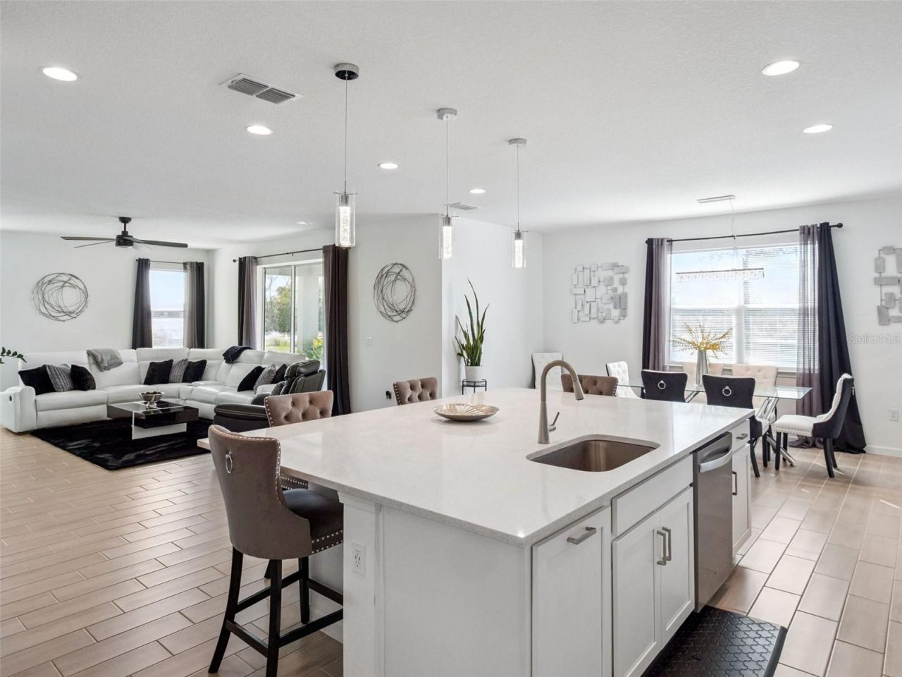 591 Via Bella Court, Howey in the Hills, FL 34737 Photo