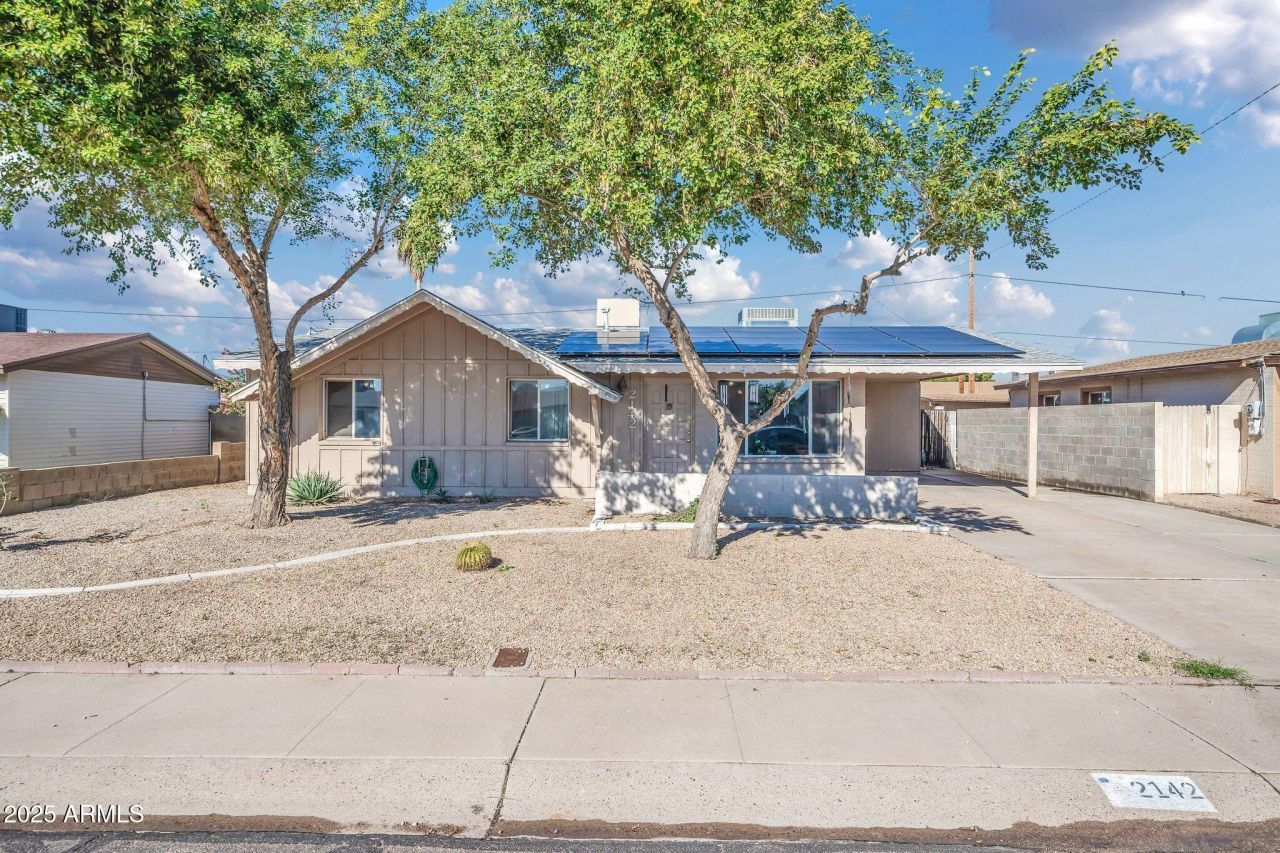 2142 W Paradise Drive, Phoenix, AZ 85029 Main Photo