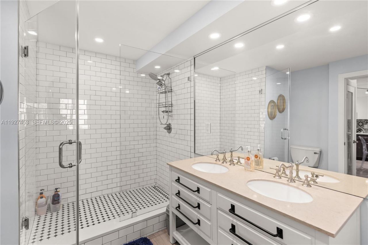 100 Lincoln Rd, Unit 643, Miami Beach, FL 33139 Photo