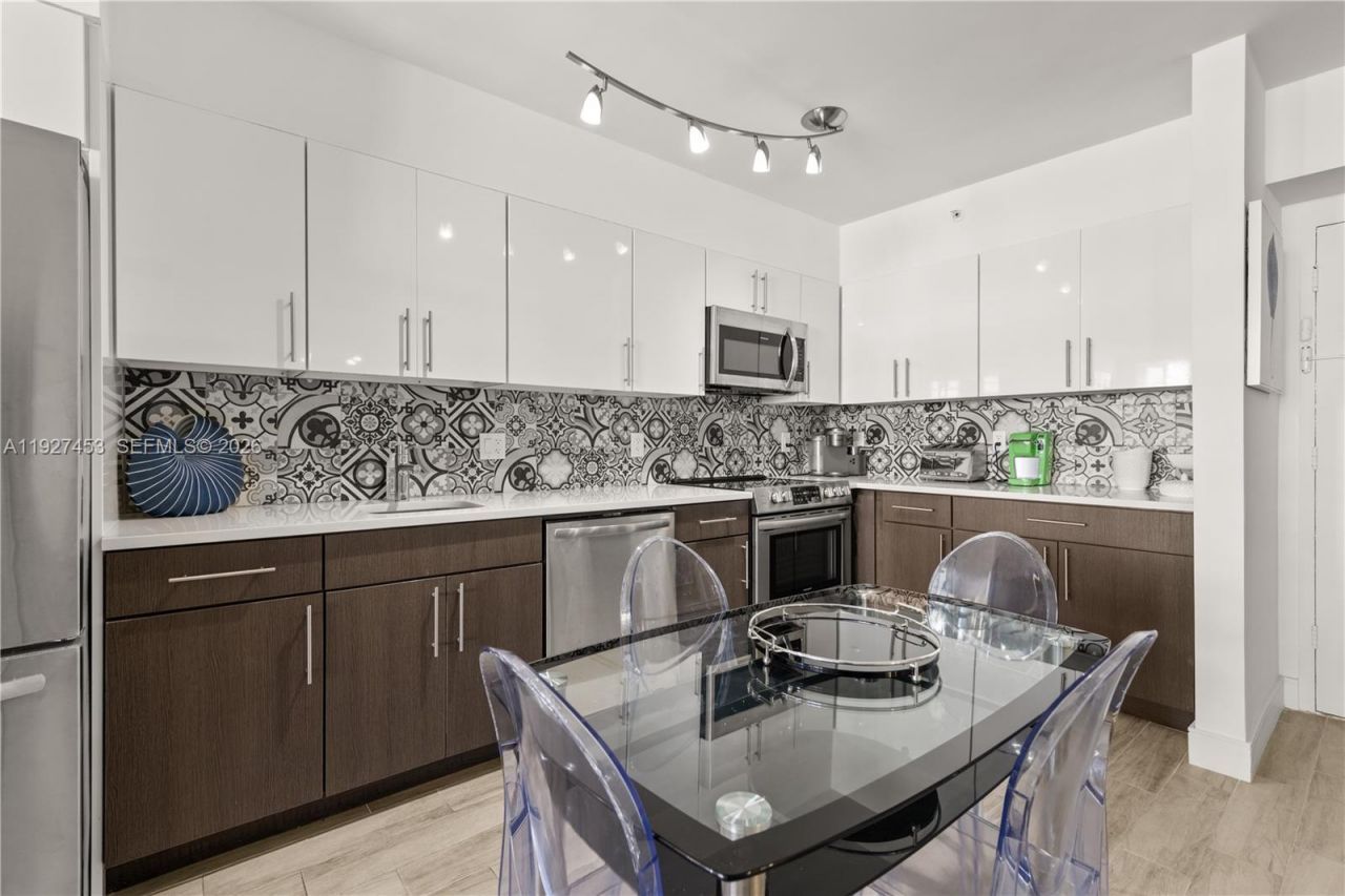 100 Lincoln Rd, Unit 643, Miami Beach, FL 33139 Photo