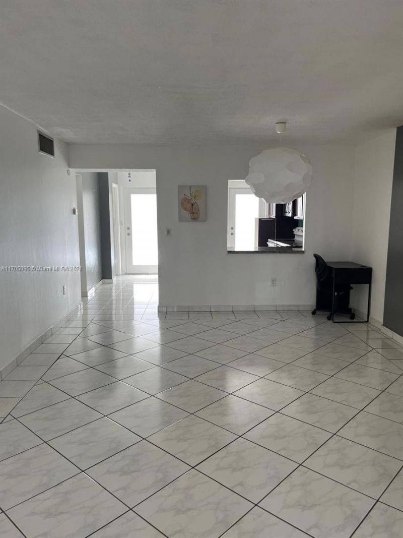 1075 NE Miami Gardens Dr, Unit 205, Miami, FL 33179 Photo
