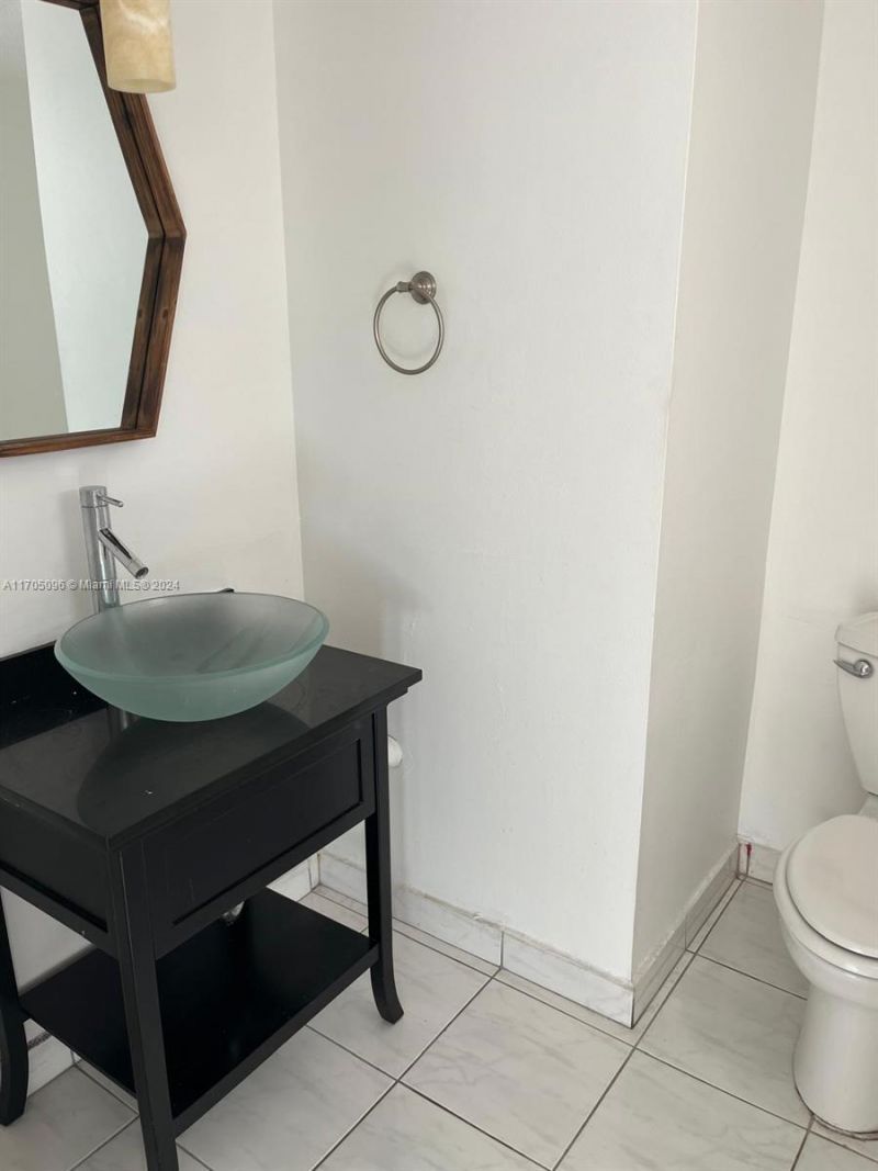 1075 NE Miami Gardens Dr, Unit 205, Miami, FL 33179 Photo