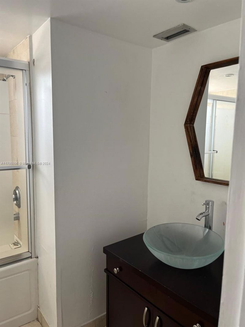 1075 NE Miami Gardens Dr, Unit 205, Miami, FL 33179 Photo