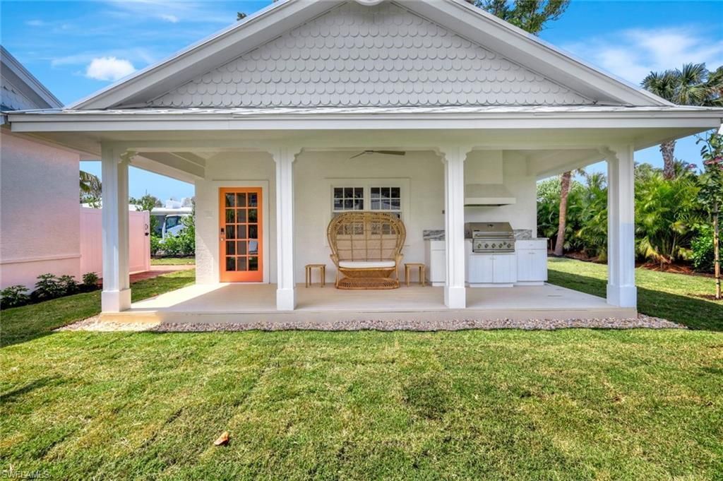 47 8th Ave S, Naples, FL 34102 Photo