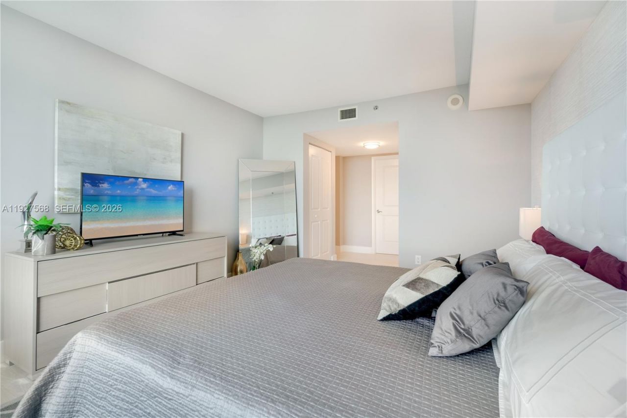 2641 N Flamingo Rd, Unit 1703N, Sunrise, FL 33323 Photo