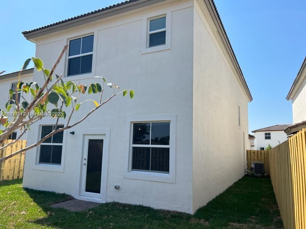 2281 NW 131st Cir, Miami, FL 33167 Photo