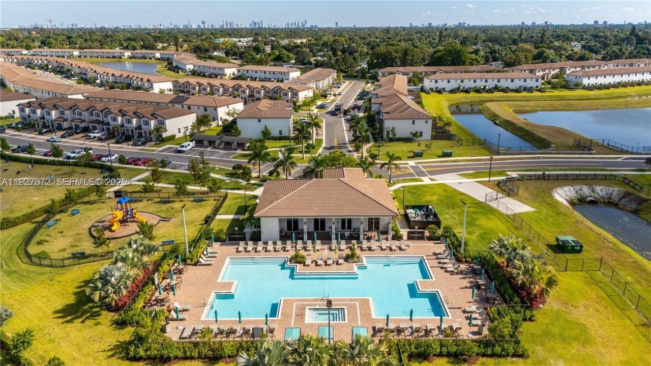 2281 NW 131st Cir, Miami, FL 33167 Photo