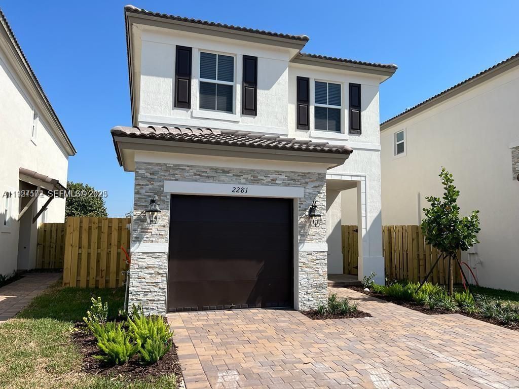 2281 NW 131st Cir, Miami, FL 33167 Photo