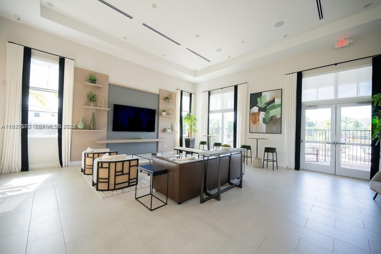 2281 NW 131st Cir, Miami, FL 33167 Photo