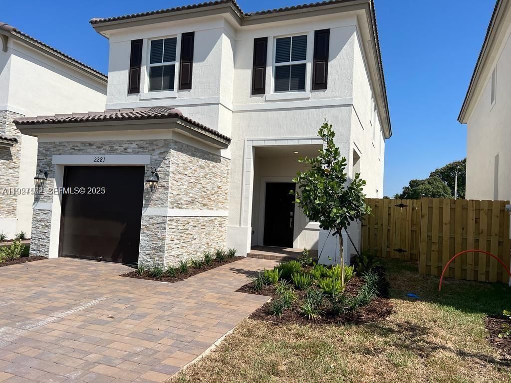 2281 NW 131st Cir, Miami, FL 33167 Photo