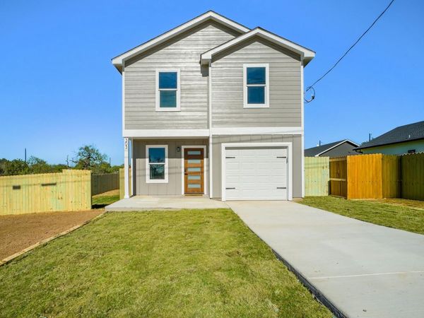 303 Cedarhill DR, Granite Shoals, TX 78654