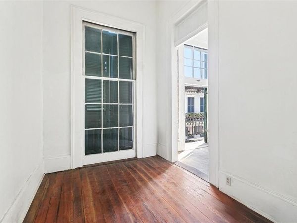 1131 37 BOURBON Street, New Orleans, LA 70116