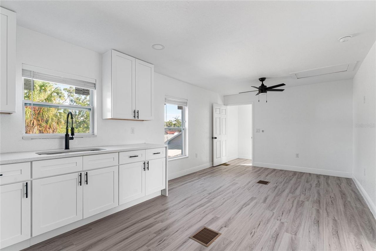 1421 35th Street S, Saint Petersburg, FL 33711 Photo