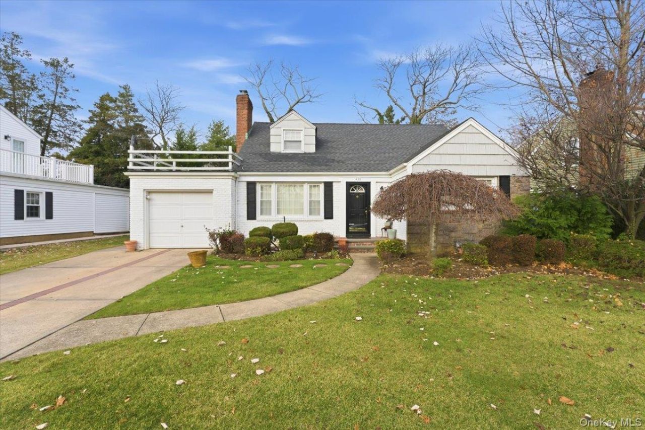433 Westminster Road, Rockville Centre, NY 11570 Main Photo