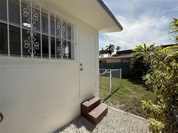 8860 SW 32 ST, Unit Back, Miami, FL 33165