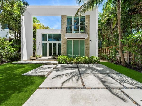 335 W 46th St, Miami Beach, FL 33140