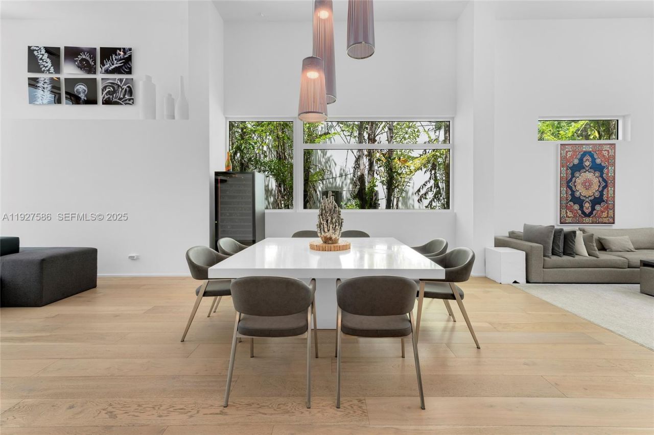 335 W 46th St, Miami Beach, FL 33140 Photo