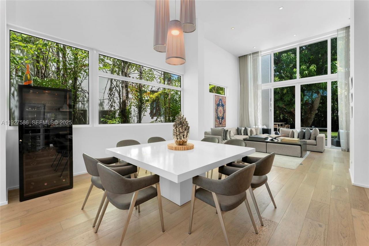 335 W 46th St, Miami Beach, FL 33140 Photo