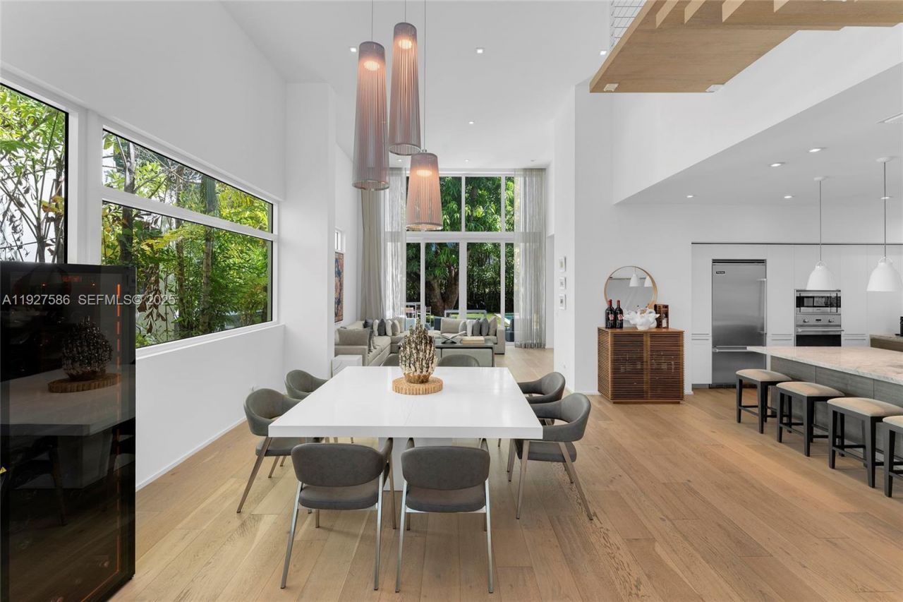 335 W 46th St, Miami Beach, FL 33140 Photo