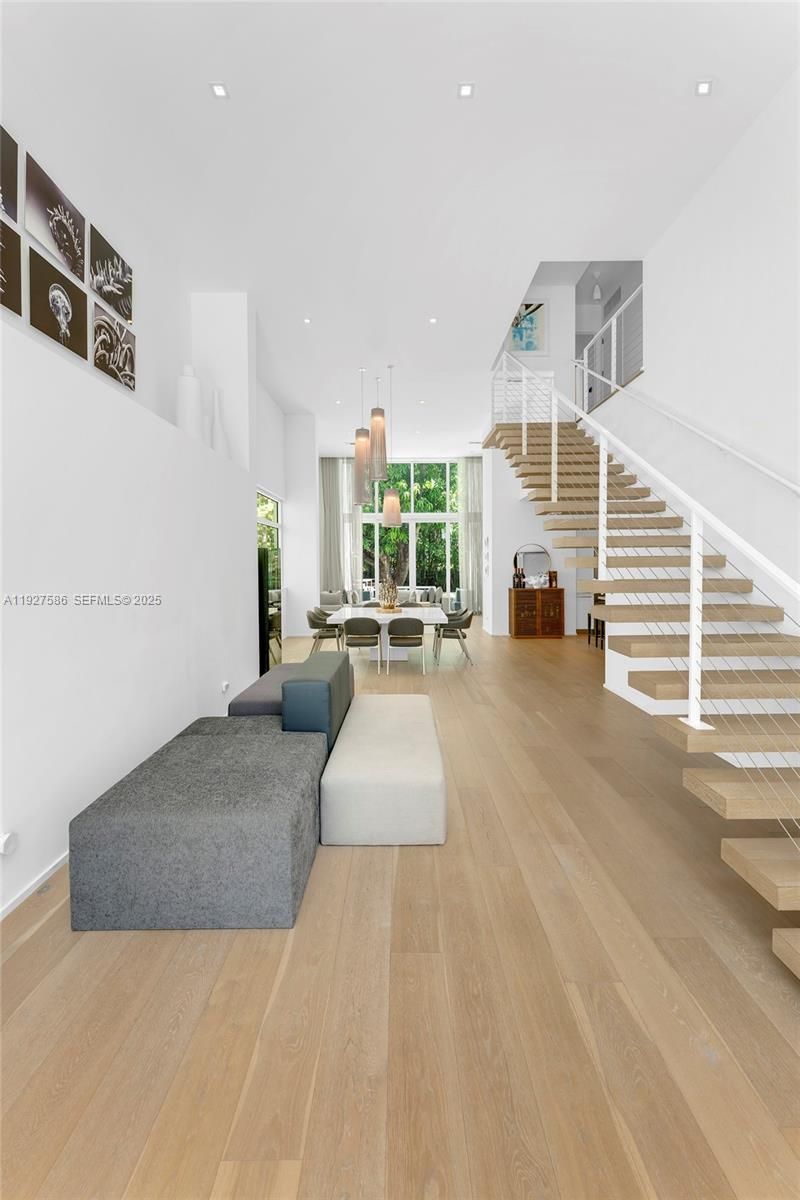 335 W 46th St, Miami Beach, FL 33140 Photo