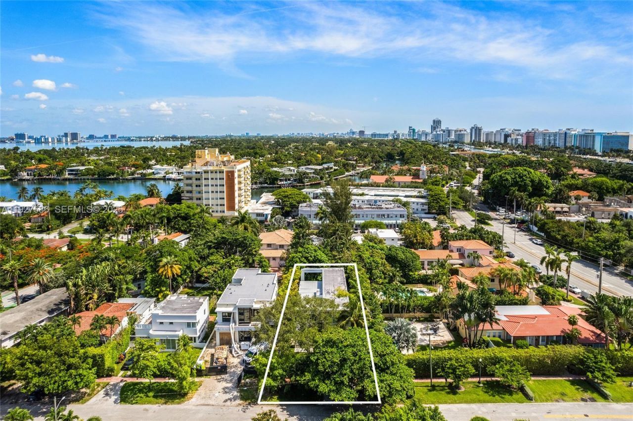 335 W 46th St, Miami Beach, FL 33140 Photo