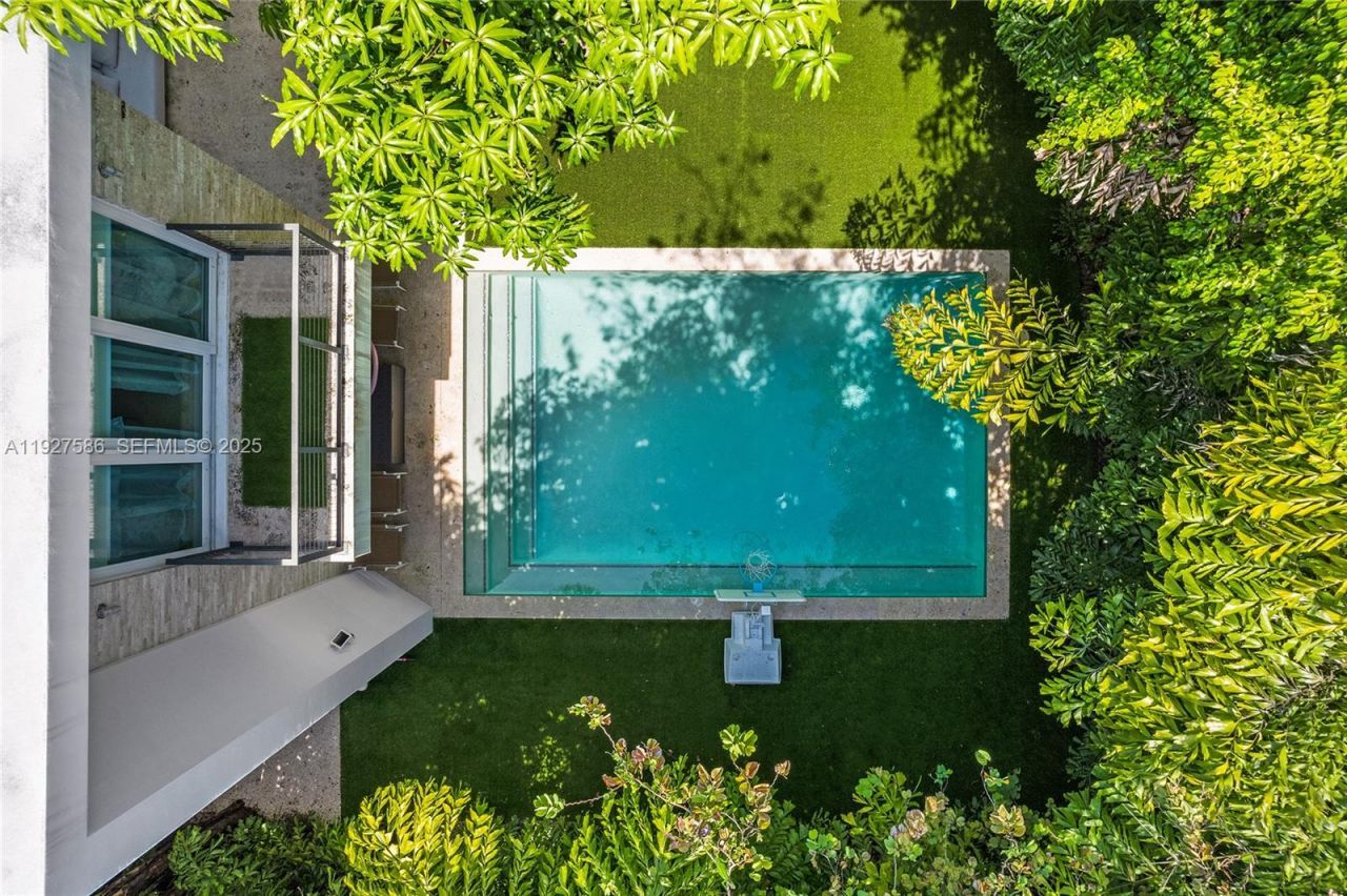 335 W 46th St, Miami Beach, FL 33140 Photo