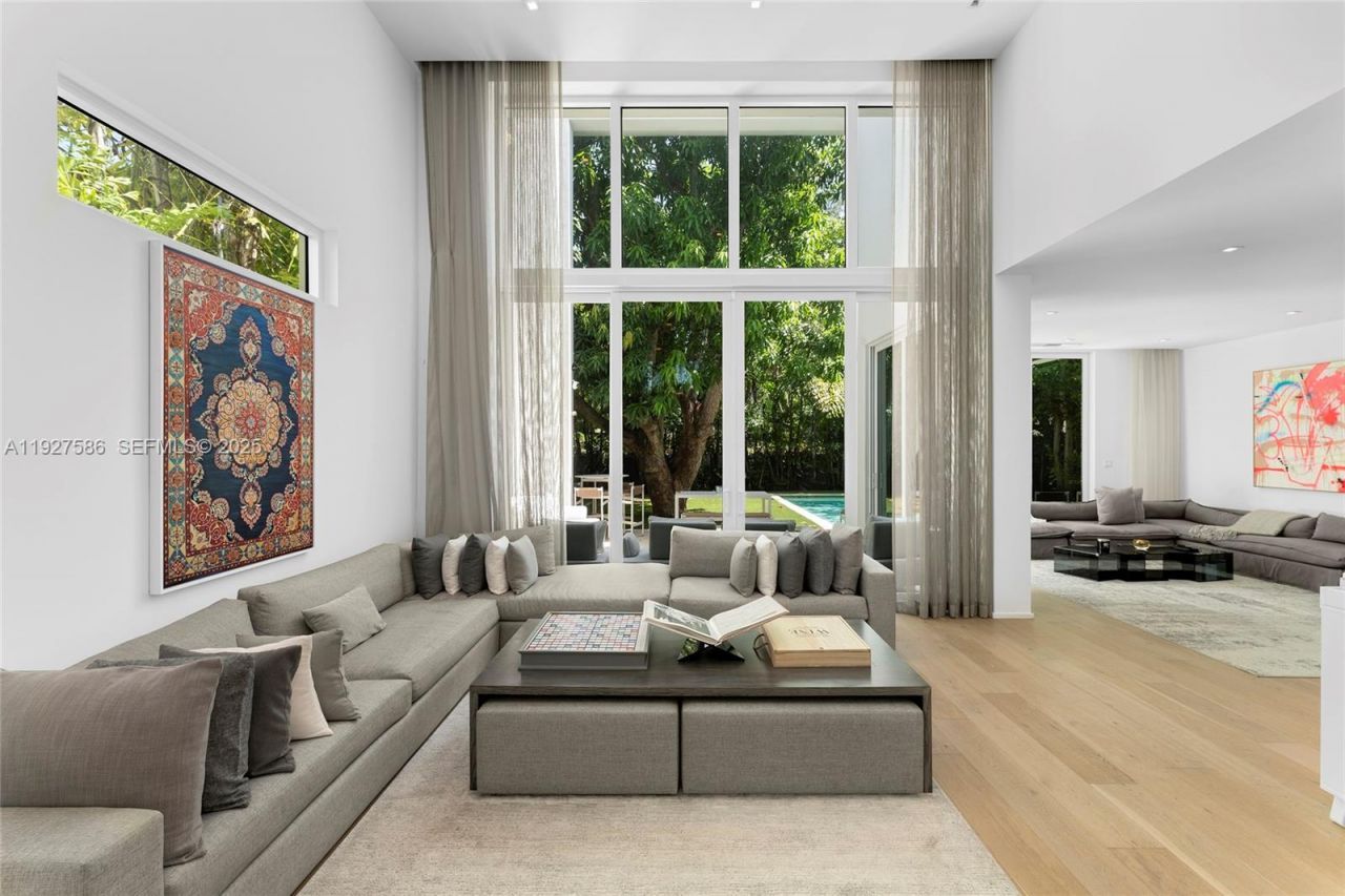 335 W 46th St, Miami Beach, FL 33140 Photo