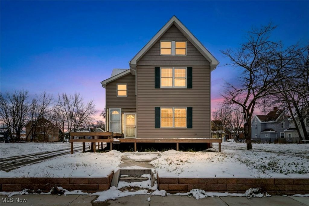 814 Plymouth Court Nw, Canton, OH 44703 Main Photo