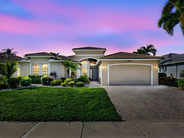 13197 Alhambra Lake Circle, Delray Beach, FL 33446