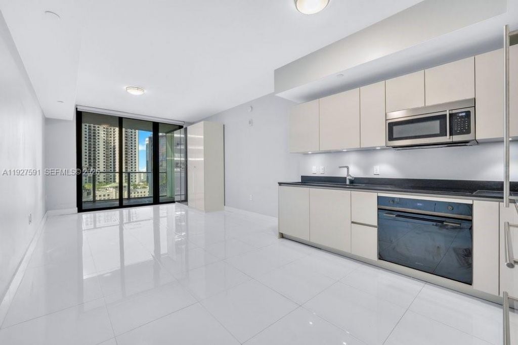 1010 Brickell Ave, Unit 1810, Miami, FL 33131 Photo
