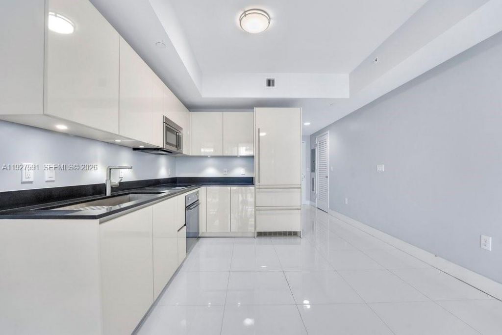 1010 Brickell Ave, Unit 1810, Miami, FL 33131 Photo