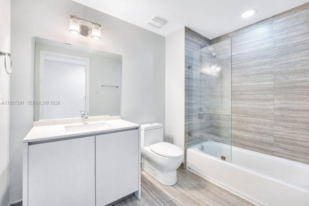 1010 Brickell Ave, Unit 1810, Miami, FL 33131 Photo