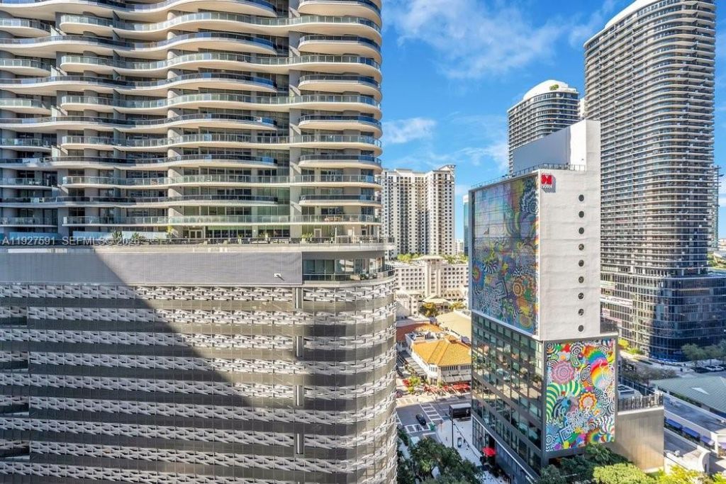 1010 Brickell Ave, Unit 1810, Miami, FL 33131 Photo