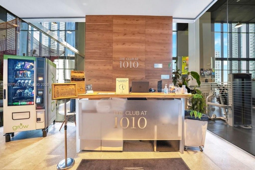 1010 Brickell Ave, Unit 1810, Miami, FL 33131 Photo