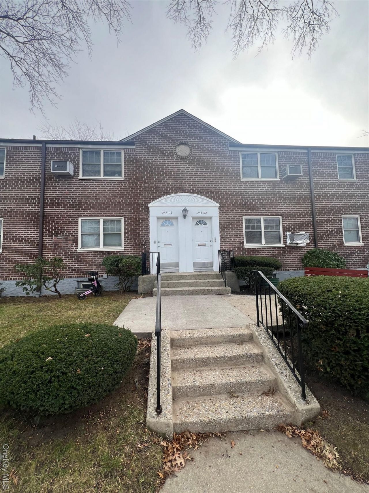 253-04 60th Ave, Unit Upper, Little Neck, NY 11362 Main Photo