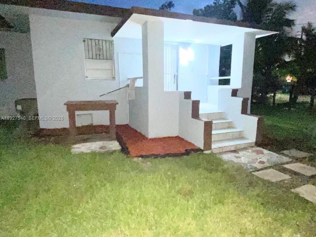 1105 NE 112th St, Miami, FL 33161 Photo