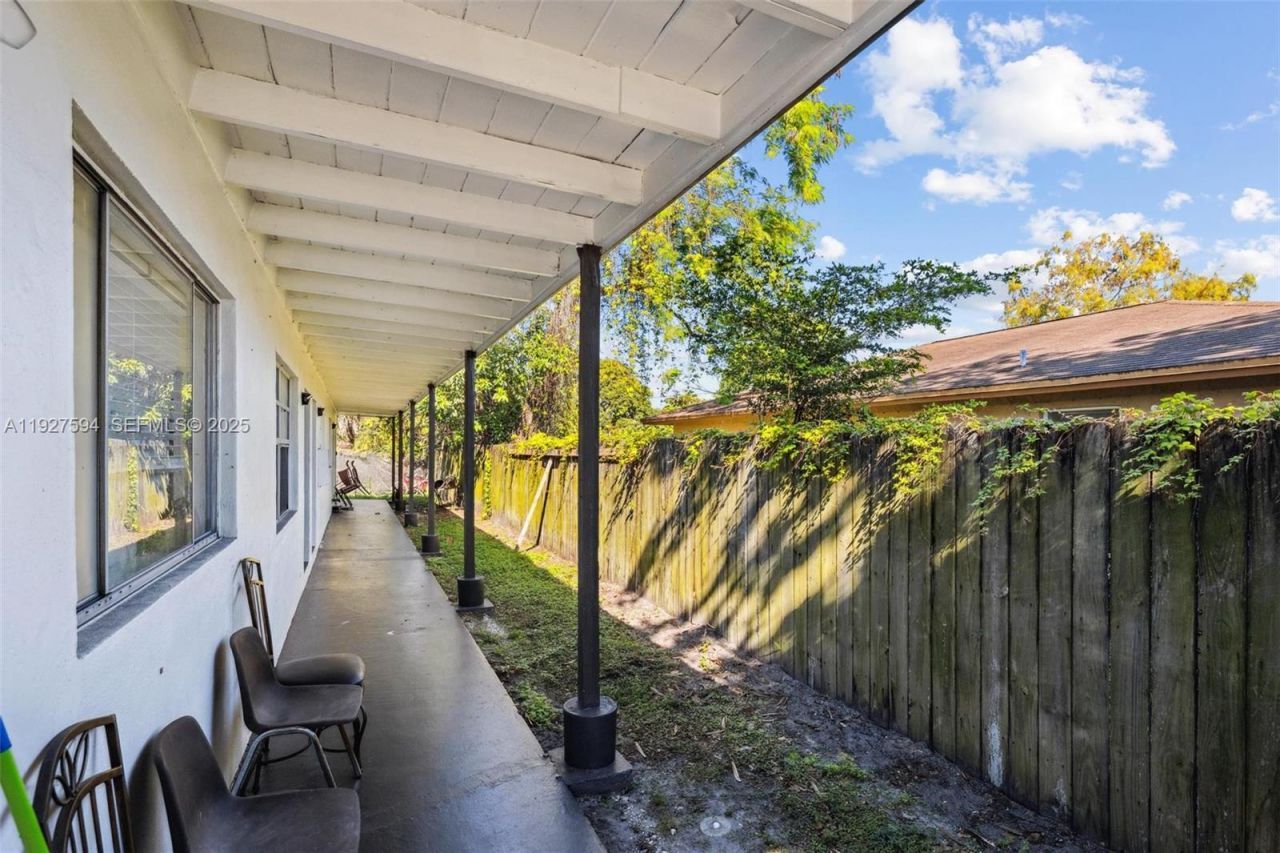 3932 SW 12th Pl, Fort Lauderdale, FL 33312 Photo