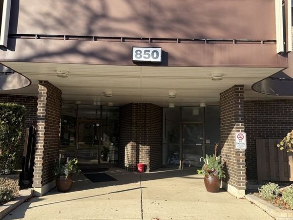 850 Wellington Avenue, Unit 415, Elk Grove Village, IL 60007