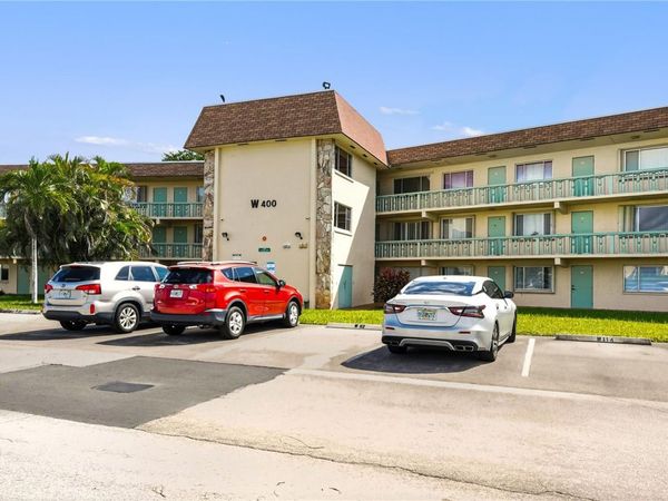 400 VILLAGE GREEN CIRCLE W, Unit 205, PALM SPRINGS, FL 33461