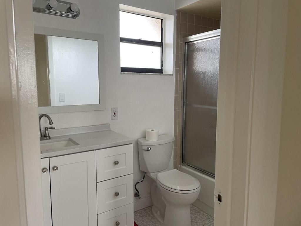 4640 Lucerne Lakes Boulevard W, Unit 605, Lake Worth, FL 33467 Photo