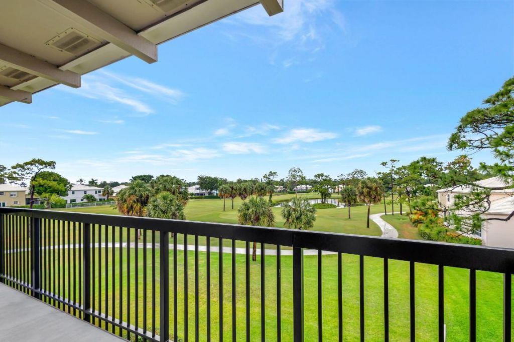 18350 SE Wood Haven Lane, Unit F, Jupiter, FL 33469 Photo