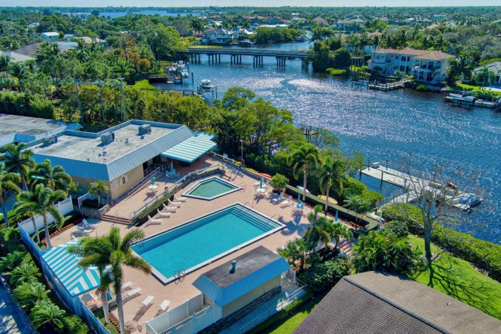18350 SE Wood Haven Lane, Unit F, Jupiter, FL 33469 Photo