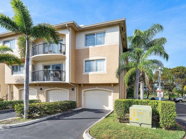 1000 Crestwood Court S, Unit 1015, Royal Palm Beach, FL 33411